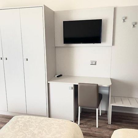 Hotel Riviera Porto San Giorgio Esterno foto
