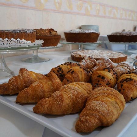 Hotel Riviera Porto San Giorgio Esterno foto