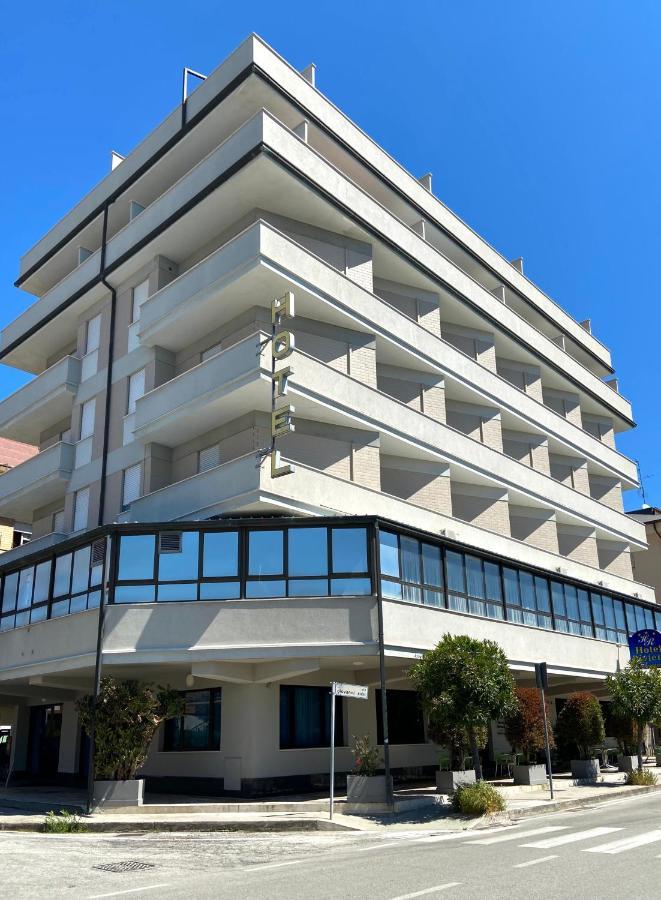Hotel Riviera Porto San Giorgio Esterno foto