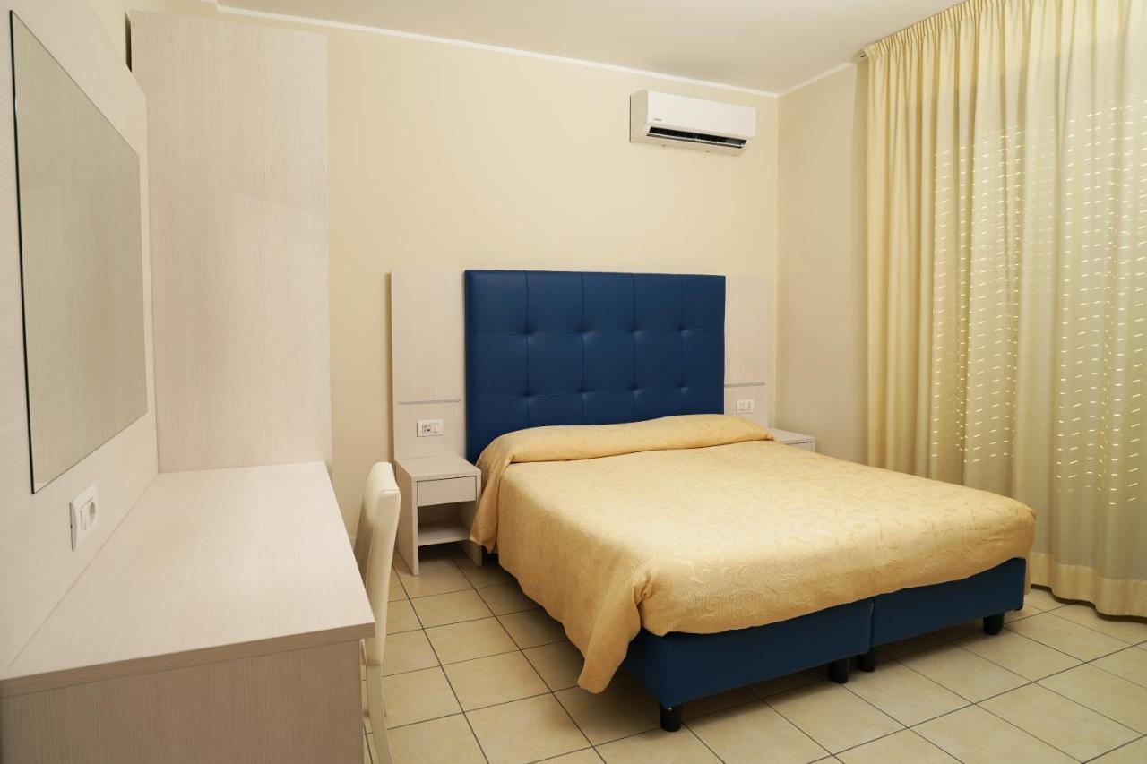 Hotel Riviera Porto San Giorgio Esterno foto