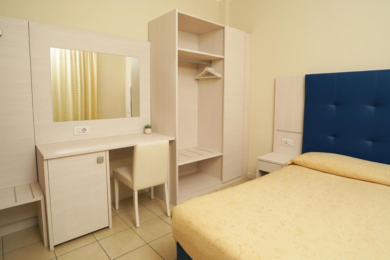 Hotel Riviera Porto San Giorgio Esterno foto