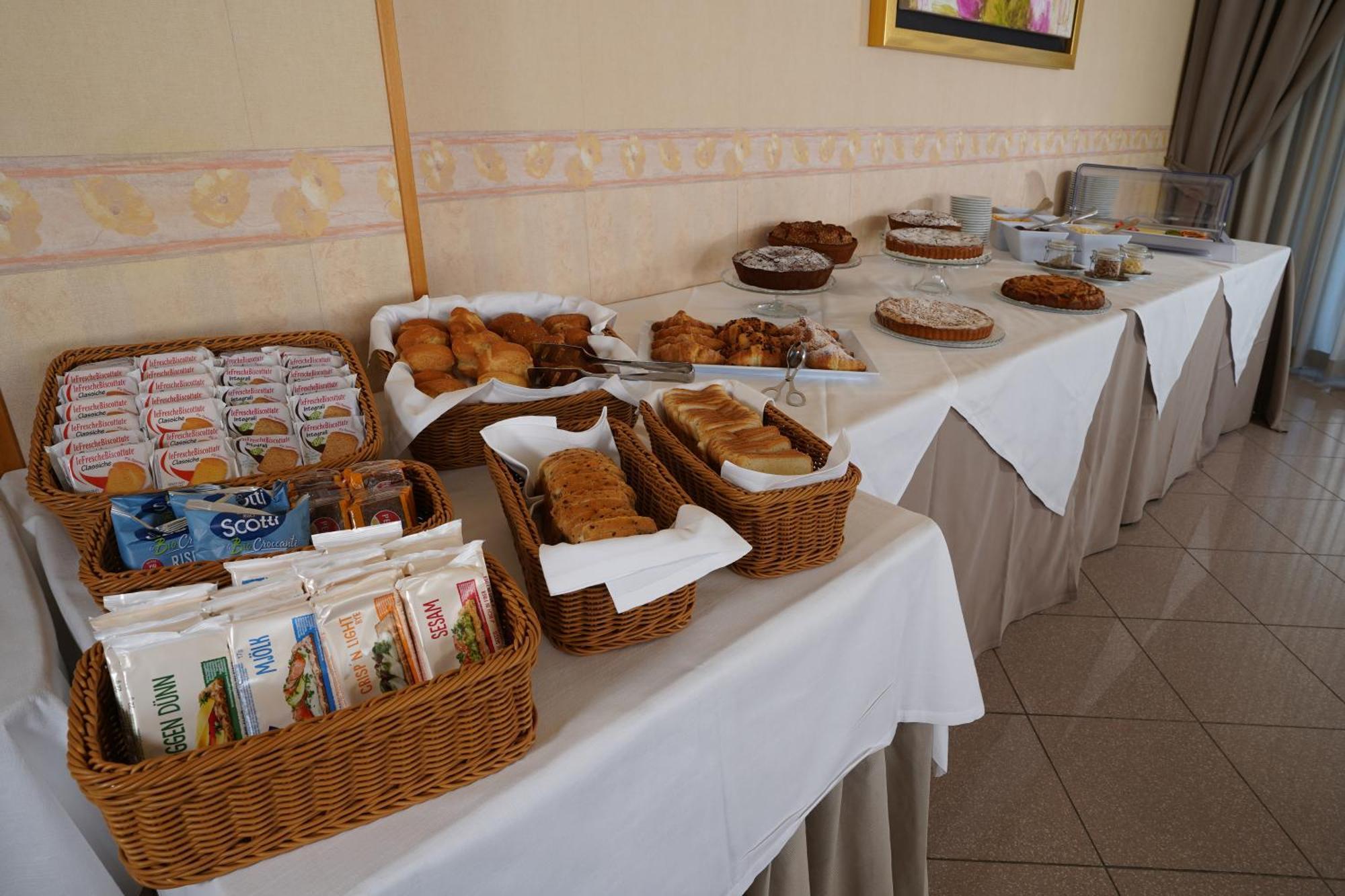 Hotel Riviera Porto San Giorgio Esterno foto