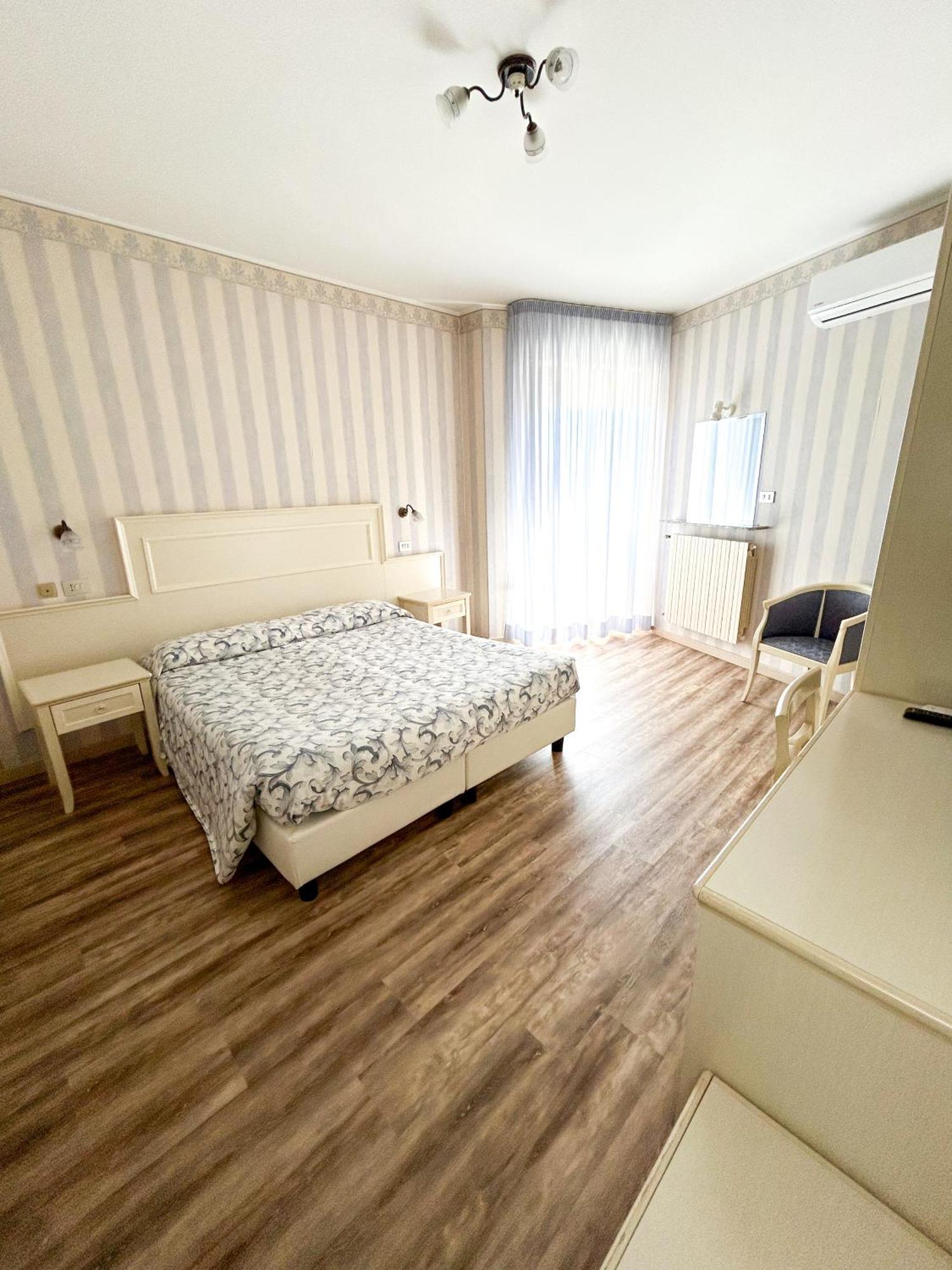 Hotel Riviera Porto San Giorgio Esterno foto