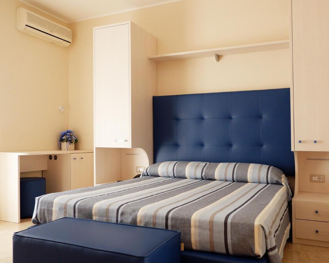 Hotel Riviera Porto San Giorgio Esterno foto