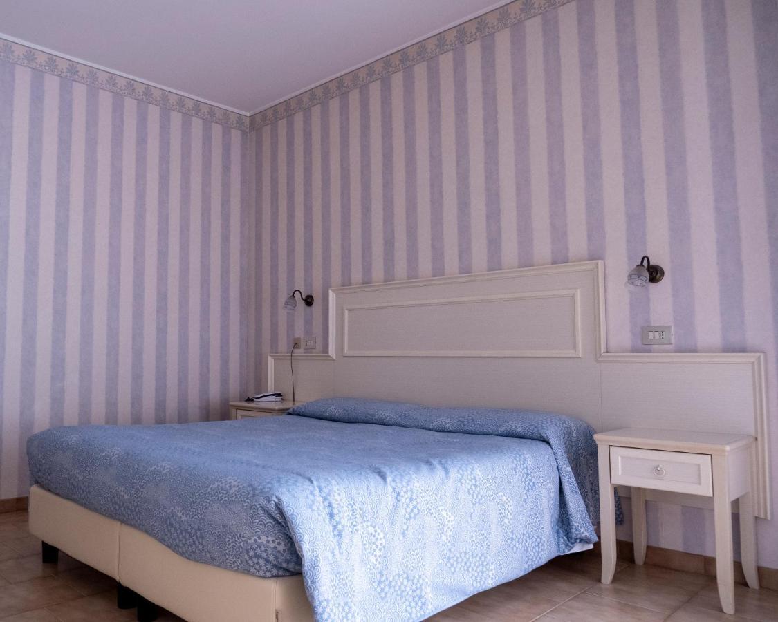 Hotel Riviera Porto San Giorgio Esterno foto