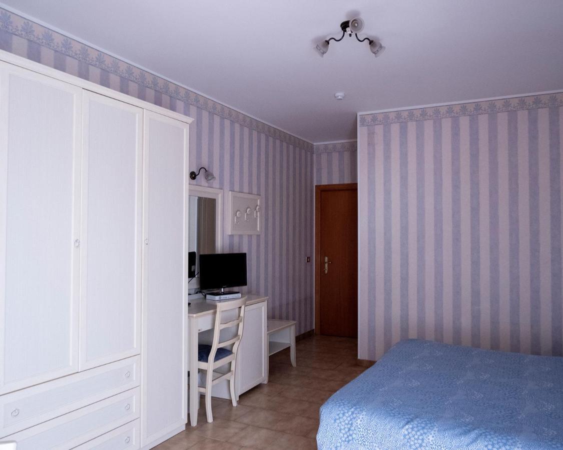 Hotel Riviera Porto San Giorgio Esterno foto